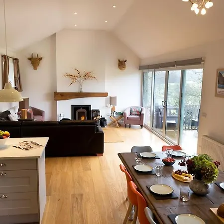 Langdale - 5 Bedrooms And 5 Bathrooms *